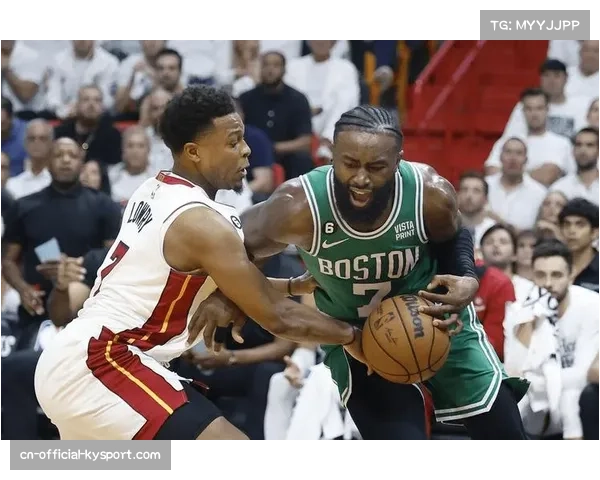 战术复盘热火关键一攻：阿德巴约肘区发牌，巴特勒“背身吸引-外弹三分”战术执行全过程